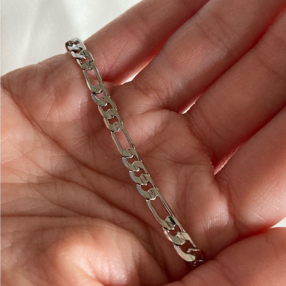 NEW Vanessa Mooney gold figaro layering stacking chain bracelet gold - Picture 5 of 7